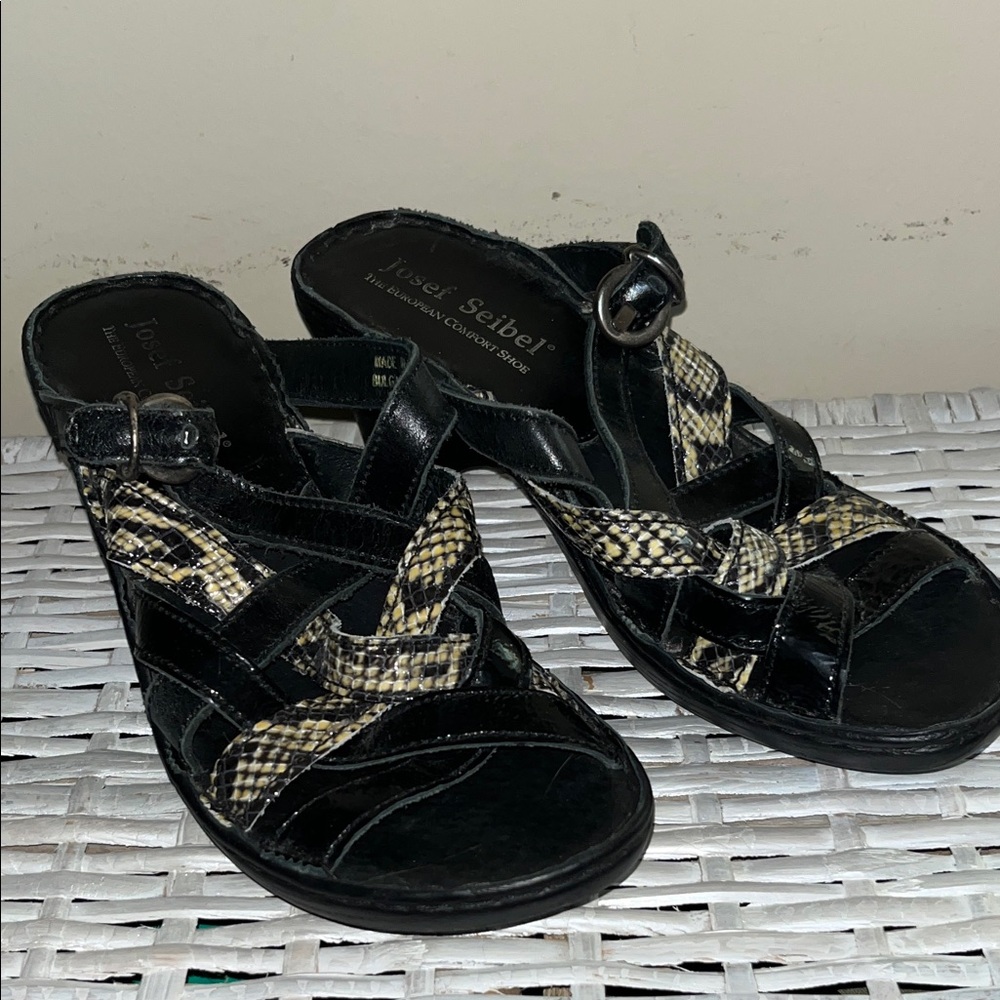 Josef Seibel Women's Black and Cream Sandals